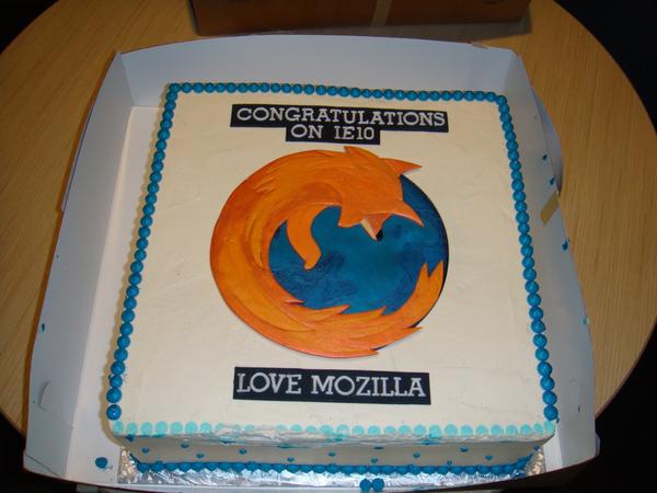 Gâteau envoyé par Mozilla à Microsoft pour la sortie d’IE10